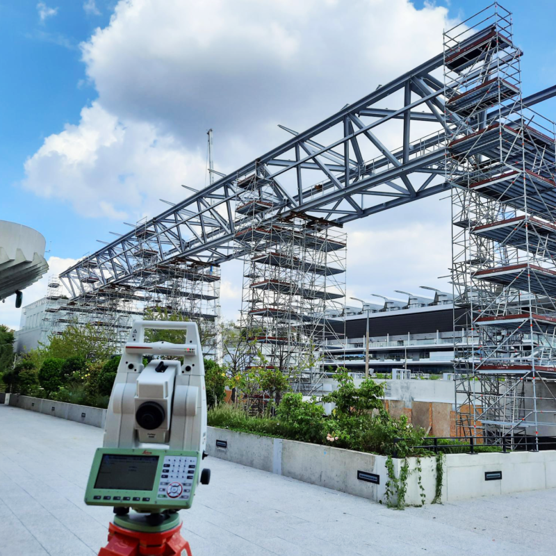 Montage de la structure sur les tours d'étaiement